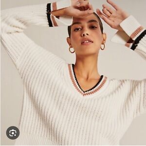 Abercrombie Easy Tipped V-Neck Sweater in White